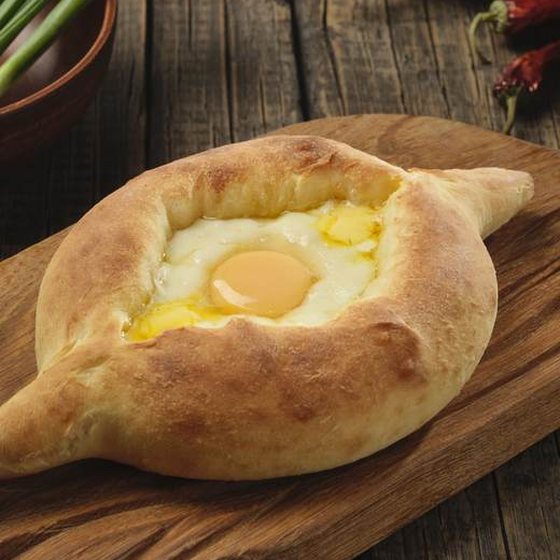 Хачапури по-аджарски — Хинкали бабушки Нино, Ташкент