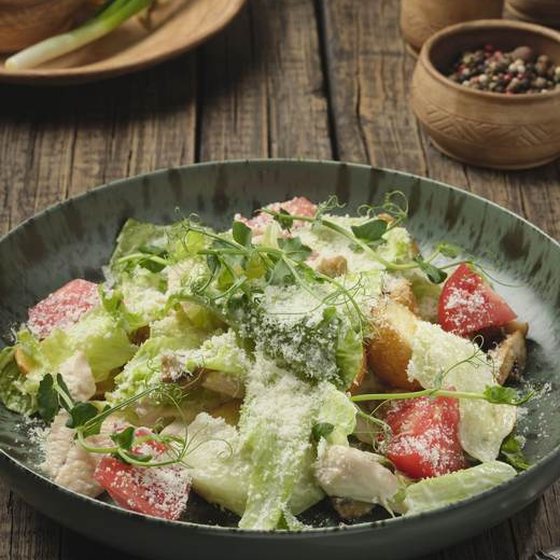 Warm chicken salad — Хинкали бабушки Нино, Ташкент